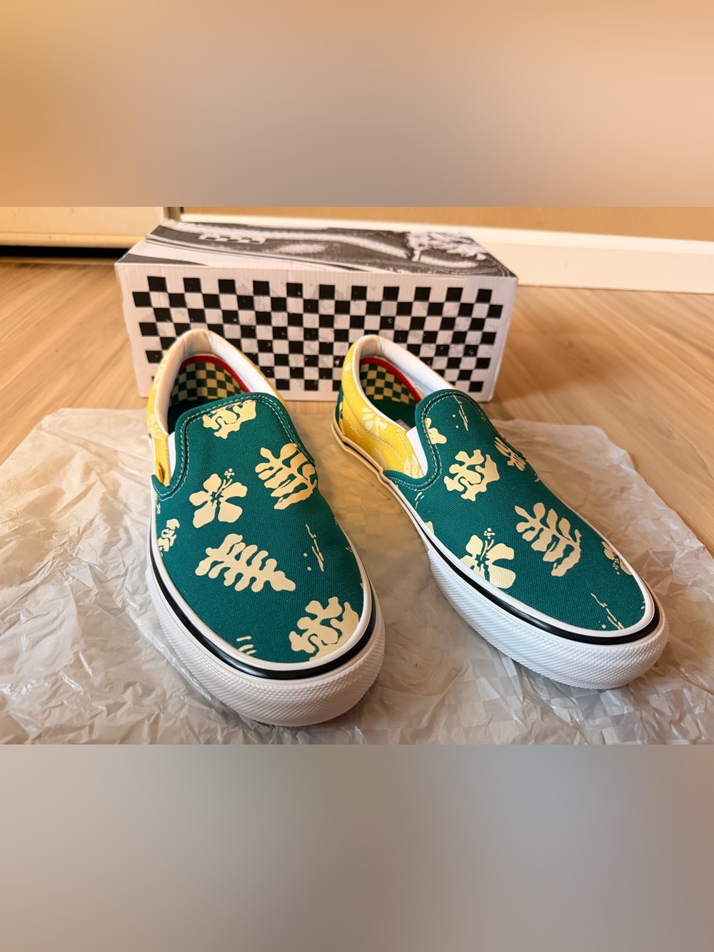 Vans Men’s New In Box Size 9.5 Aloha Slip-On Floral Canvas Shoe - Marine/Gold